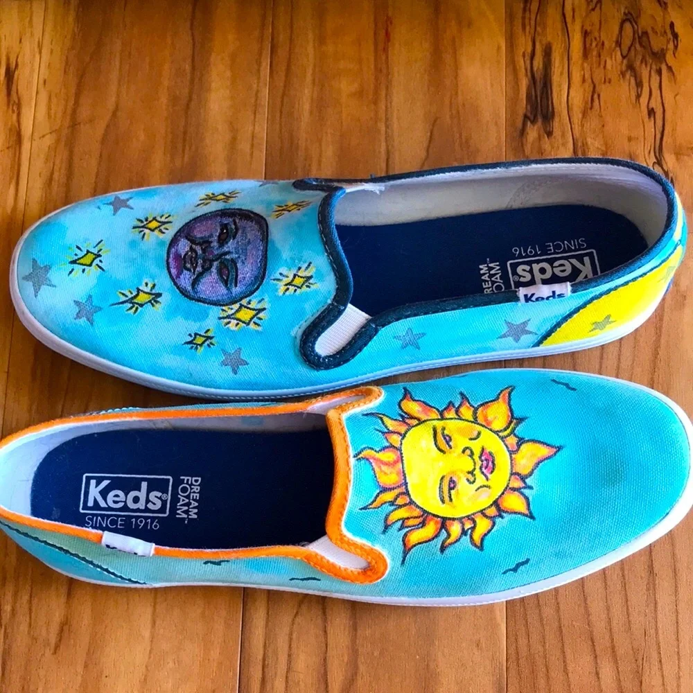 Keds size 7-1/2 7.5 hand painted Dreamfoam duck sneakers blue stars sun moon EUC